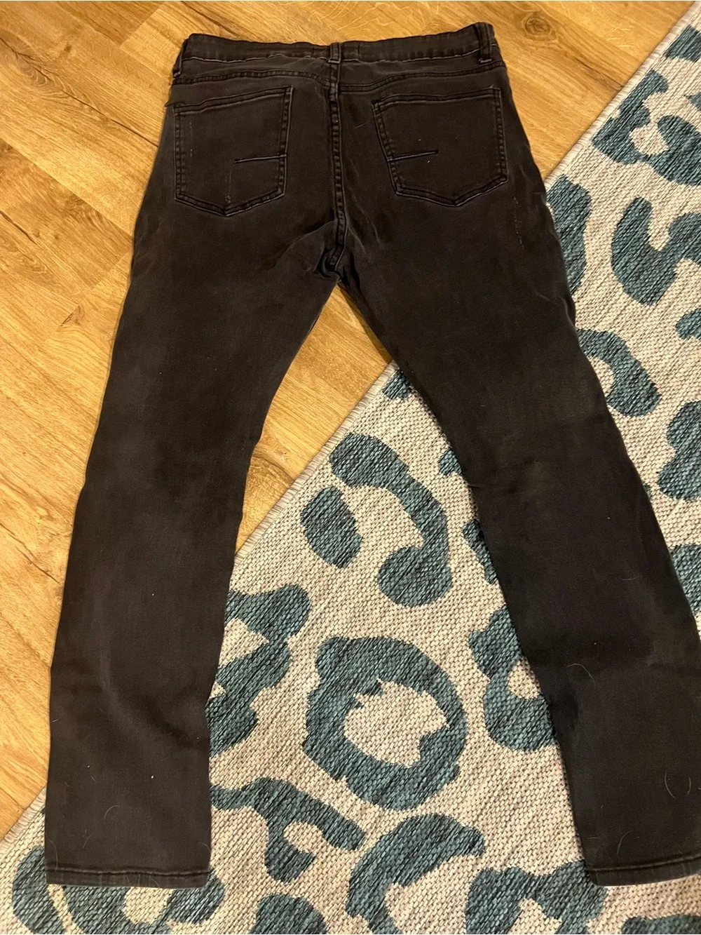 Fashion Nova Men’s Black Distressed Jeans l 34